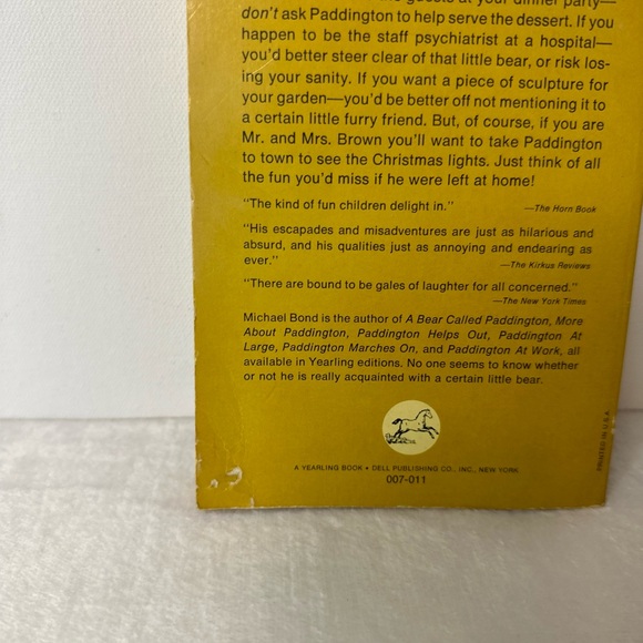 Paddington Goes To Town by Michael Bond Illustrations by Peggy Fortnum Vintage - Picture 3 of 6